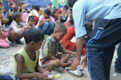 food distribution to childrens